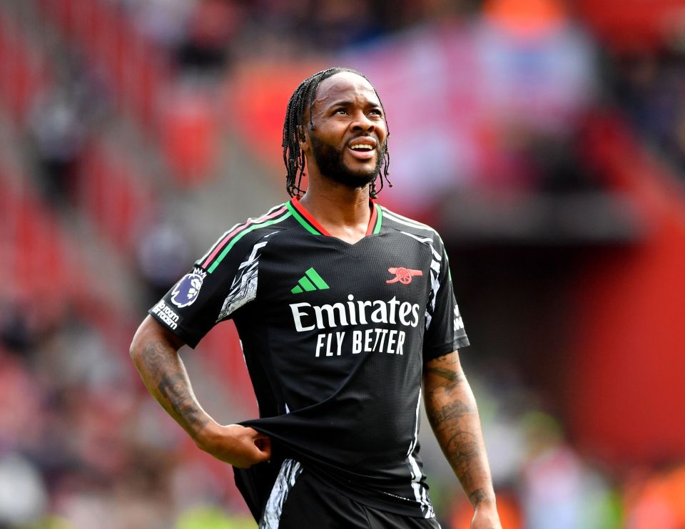 Raheem Sterling in Arsenal uniform.