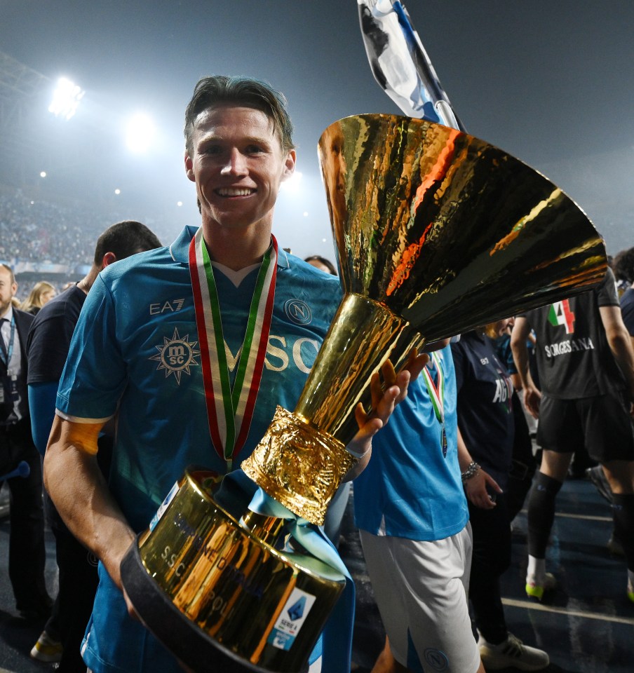 Scott McTominay of Napoli holding the Serie A trophy.