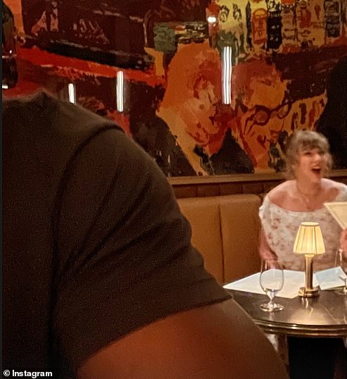 Swift smiled from ear to ear as she dined at the Florida restaurant with Kelce on Friday.