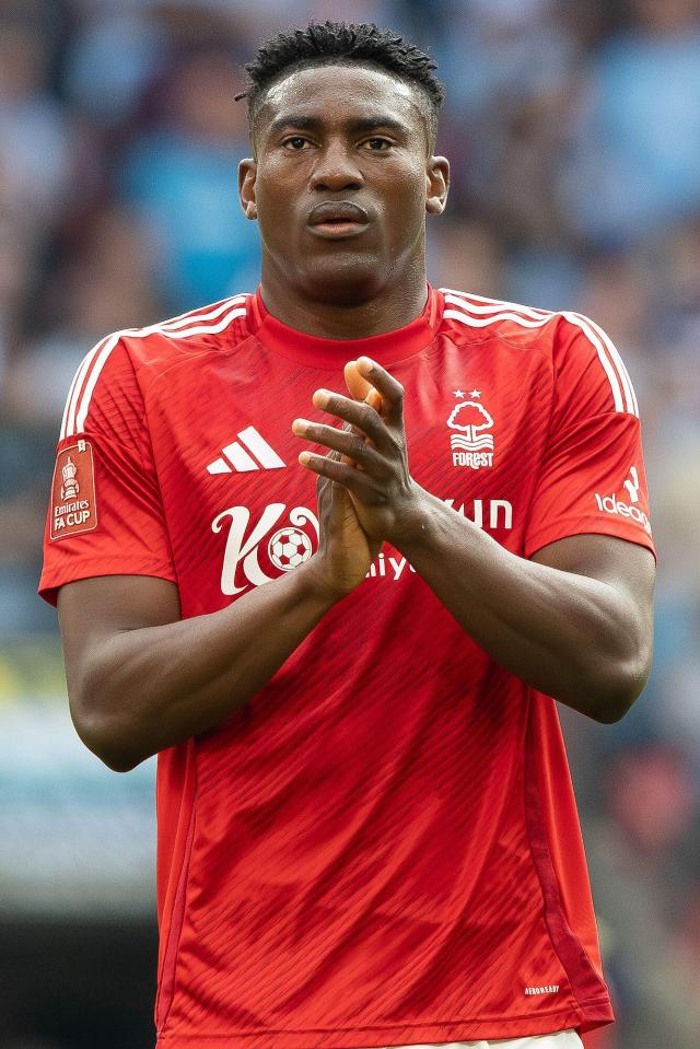 Taiwo Awoniyi of Nottingham Forest applauding fans.
