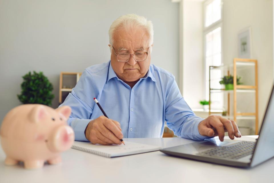 Retired man managing his budget on a laptop.