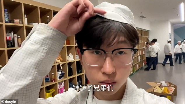 One content creator recorded his 12-hour night shift in an electronic factory in Chongqing