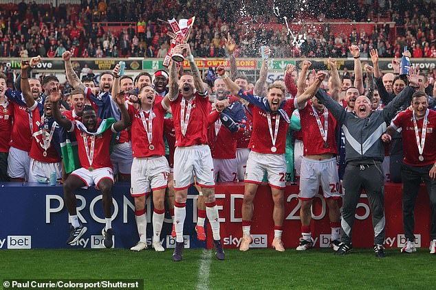 Veteran striker Steven Fletcher took to Instagram to announce he will be leaving Wrexham