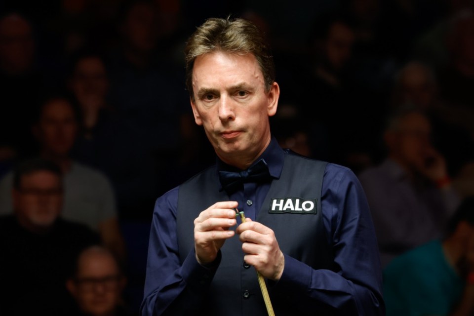 SHEFFIELD, ENGLAND - APRIL 11: Ken Doherty of Ireland chalks the cue in the second round match against David Lilley of England on day 5 of World Championship Qualifiers 2025 at English Institute of Sport on April 11, 2025 in Sheffield, England. (Photo by Tai Chengzhe/VCG via Getty Images)
