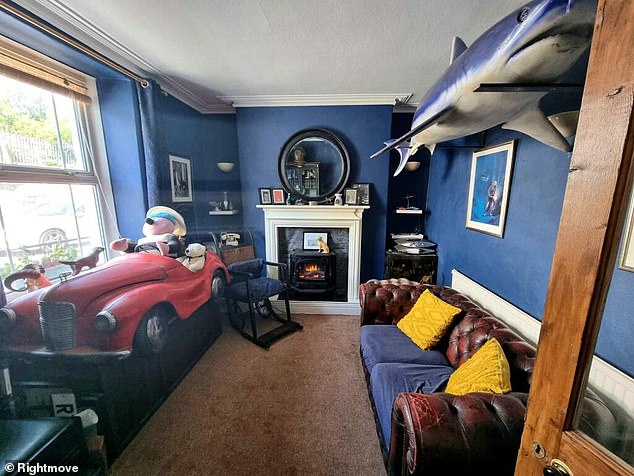 Taking to TikTok, @HousingHorrors took a peek at the terrifying interior decoration centrepiece, which boasts a blue and white design to match the walls