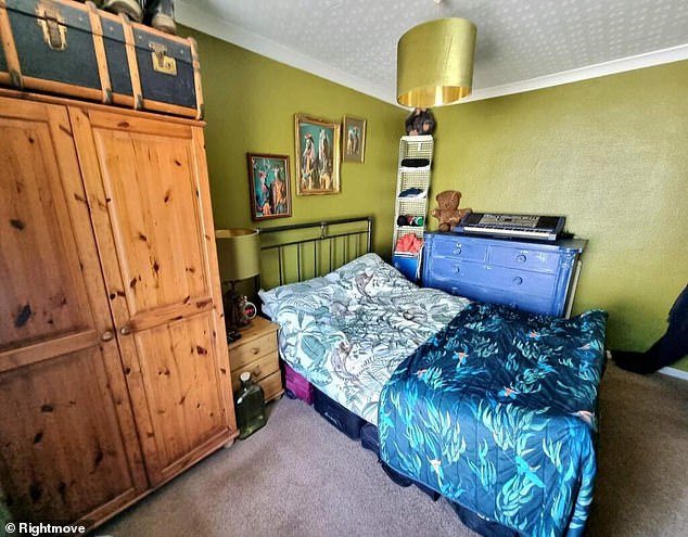 The social media personality then pointed out that the model shark and accompanying retro car looked out of place alongside the relatively normal features of the rest of the house