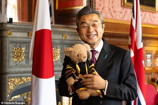 Speaker of the House of Commons Sir Lindsay Hoyle gave the Japanese ambassador his own teddy wearing the Speaker's robe