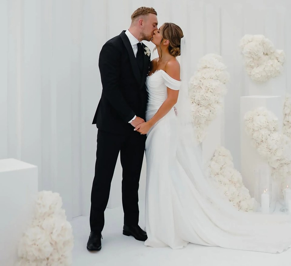 Dani Dyer and Jarrod Bowen kissing at their wedding.