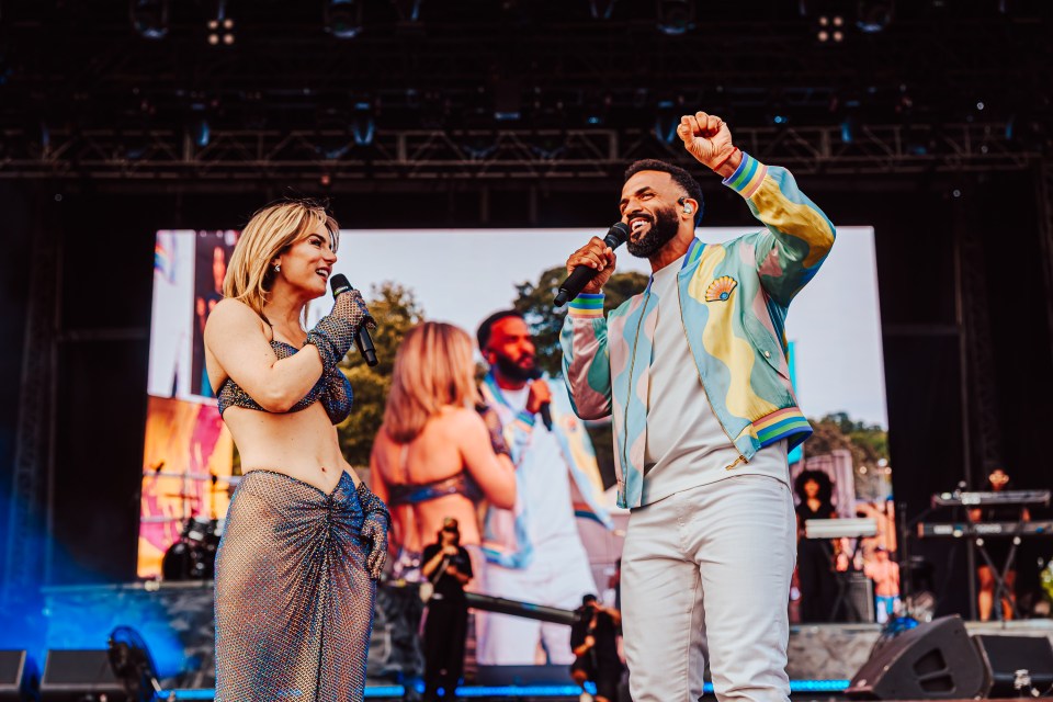 JoJo and Craig David performing at a festival.