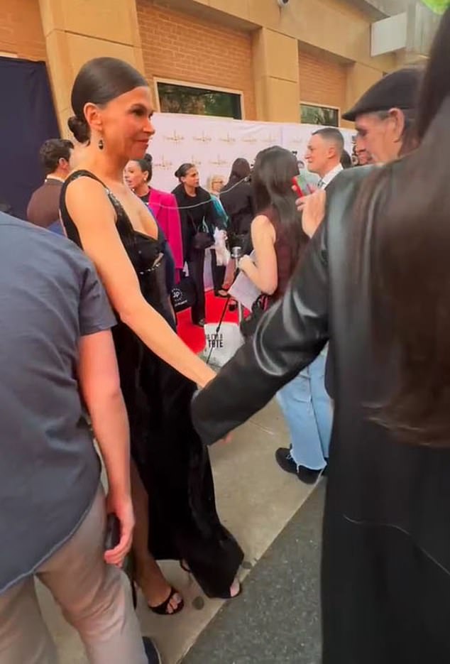 Despite Furness’ brutal jab, Foster arrived smiling at the glamorous event where she was nominated for Outstanding Lead Performance in a Musical—but made a swift exit from the red carpet, appearing to avoid the press