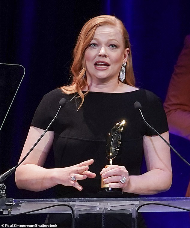 Sarah Snook speaks to the audience after winning a Drama Desk Award