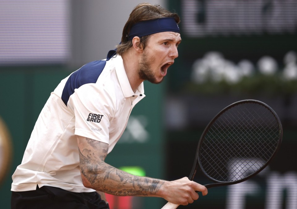 epa12151365 Alexander Bublik of Kazakhstan reacts during his Men's 4th round match against Jack Draper of Britain at the French Open Grand Slam tennis tournament at Roland Garros in Paris, France, 02 June 2025. EPA/YOAN VALAT