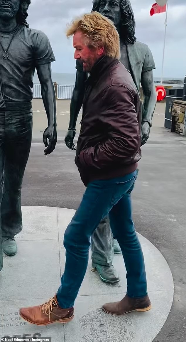 Noel choose to wear light brown lace-up boots on his left foot and slip-on dark brown boots on his right
