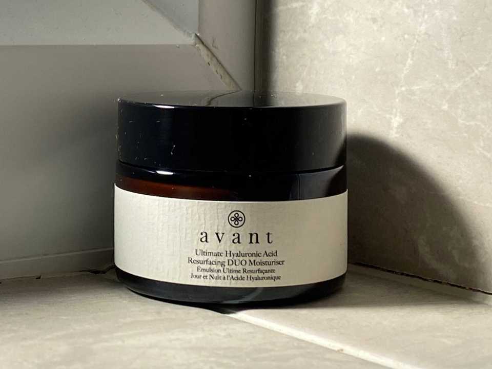 Avant Ultimate Hyaluronic Acid Resurfacing Duo Moisturiser jar.