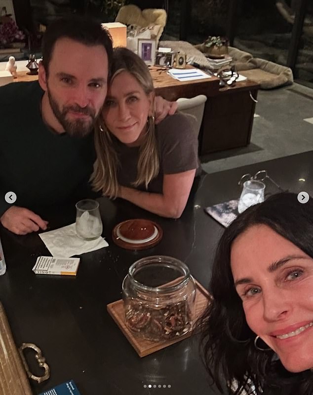 Cox and Aniston recently reunited for an intimate dinner, which the former shared on Instagram