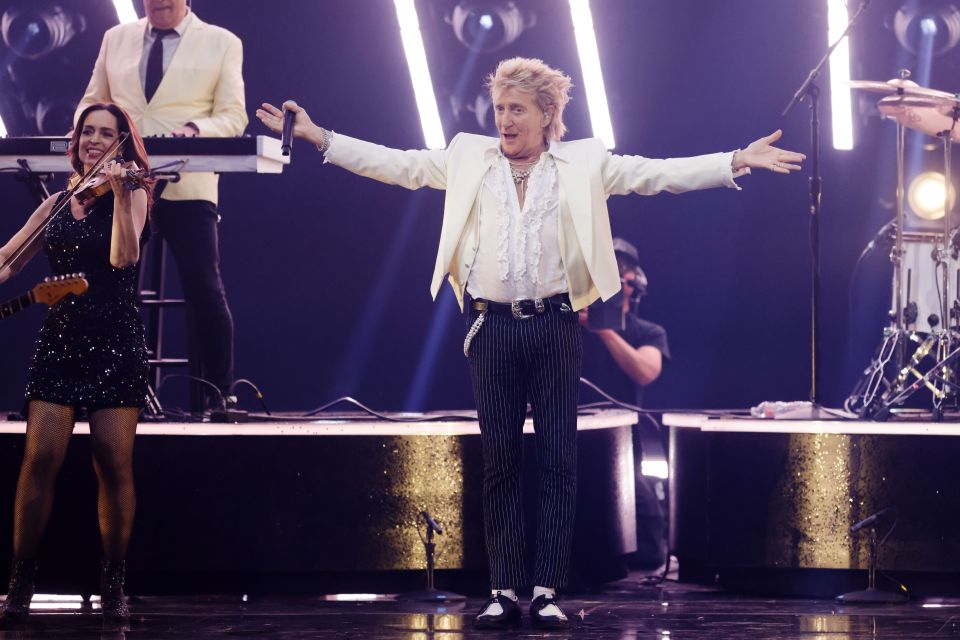 Rod Stewart performing onstage at the American Music Awards.