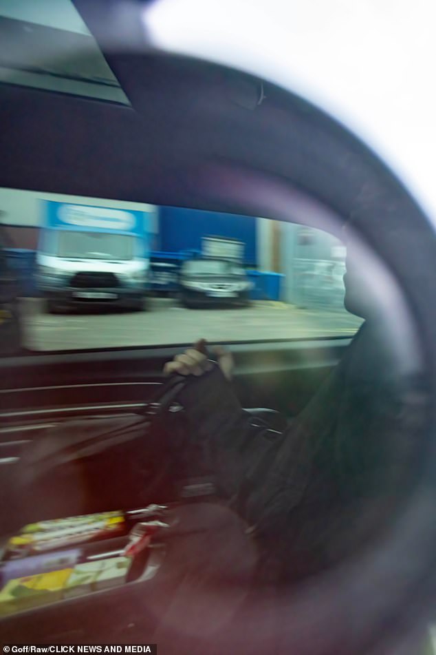 In typical Liam style, the singer made a chaotic entrance to rehearsals, arriving in a van laden with Lockets and cough syrup, suggesting his vocal cords were in need of some TLC.