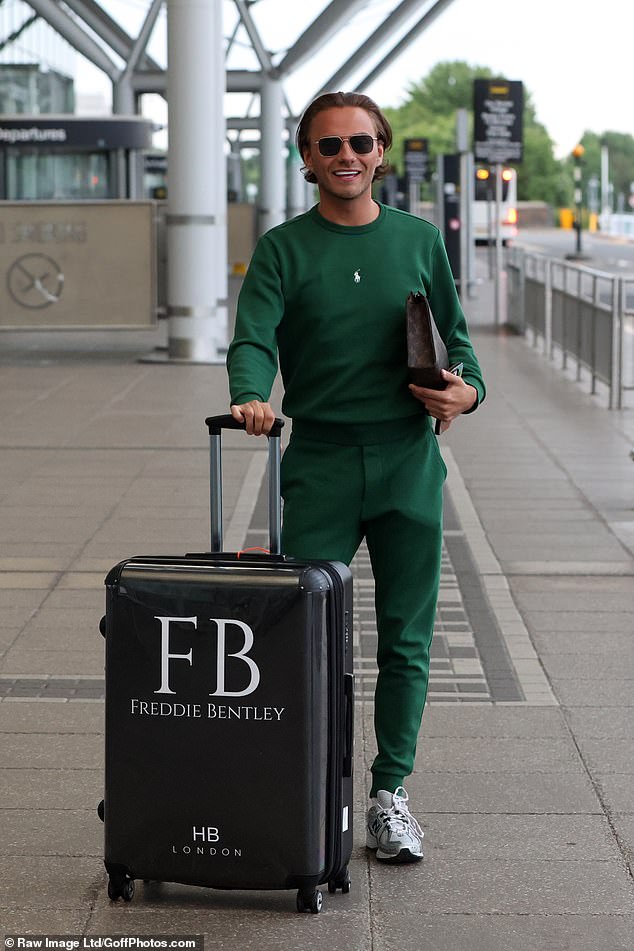 Freddie Bentley opted for comfort in a green sweatshirt and joggers