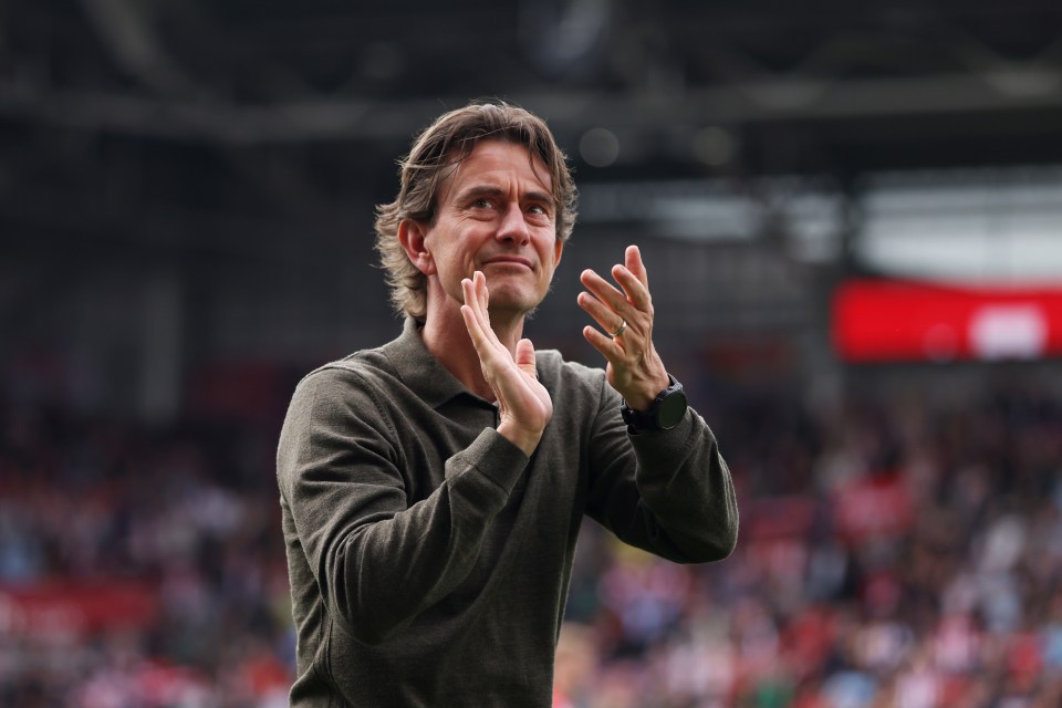 BRENTFORD, ENGLAND - MAY 18: Thomas Frank, Manager of Brentford, acknowledges the fans prior to the Premier League match between Brentford FC and Fulham FC at Gtech Community Stadium on May 18, 2025 in Brentford, England. (Photo by Luke Walker/Getty Images)