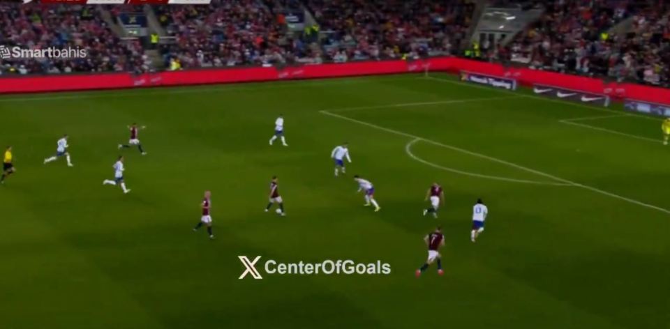 Odegaard making an assist during a soccer game.