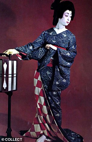 Geisha Mineko Iwasaki filed a lawsuit against the author in New York in 2001 seeking a percentage of the $10 million in sales generated by the book