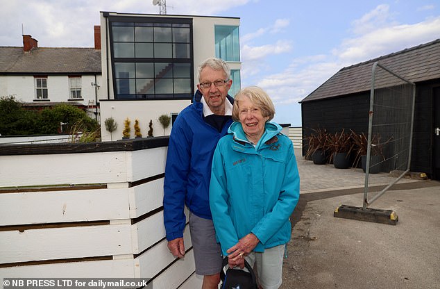Expressing their opinion were Nigel and Sue Lenton, visiting Flamborough on holiday from their home in Somerset