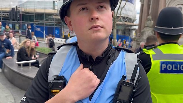The officer asked the pair to return to the rest of the group 'to stop an unnecessary escalation'
