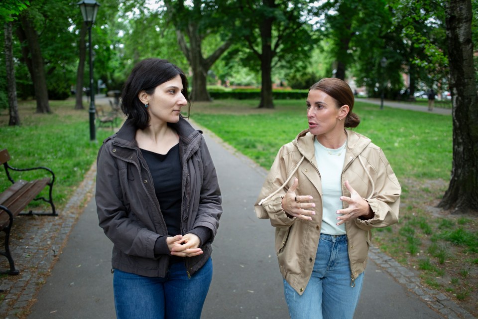 Coleen Rooney speaking with Yuliia Karpenko in a park.