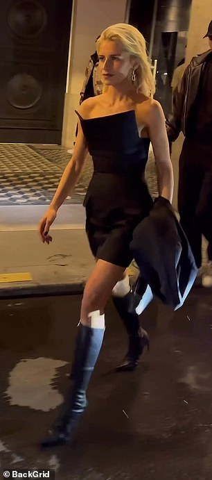 The beauty accessorised her look with gold earrings, while leaving her blonde locks loose for the occasion