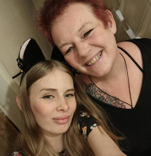 Rhianan Rudd with mother Emily Carter, who had asked police for help