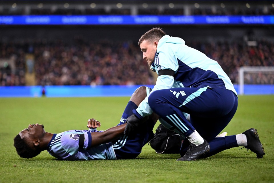 LONDON, ENGLAND - DECEMBER 21: Bukayo Saka of Arsenal receives medical treatment after picking up an injury during the Premier League match between Crystal Palace FC and Arsenal FC at Selhurst Park on December 21, 2024 in London, England. (Photo by David Price/Arsenal FC via Getty Images)