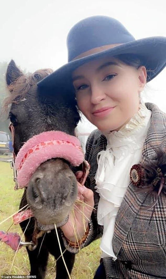 Despite seeing plenty of glamorous outfits worn at the fair, practical Ms Houlden says she took a different approach
