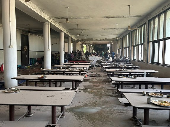 Air India Boeing crashThe plane crashed directly on the BJ Medical College UG hostel mess in Meghani Nagar.from https://x.com/Prajvaljain3/status/1933106362680062121/photo/1