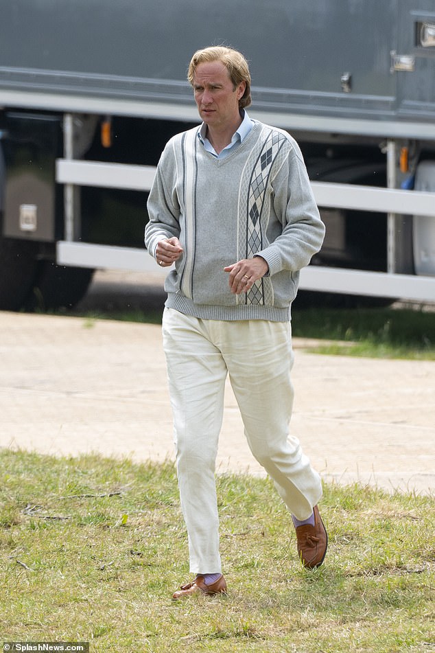 While Olivier Chris got into character as James Vereker