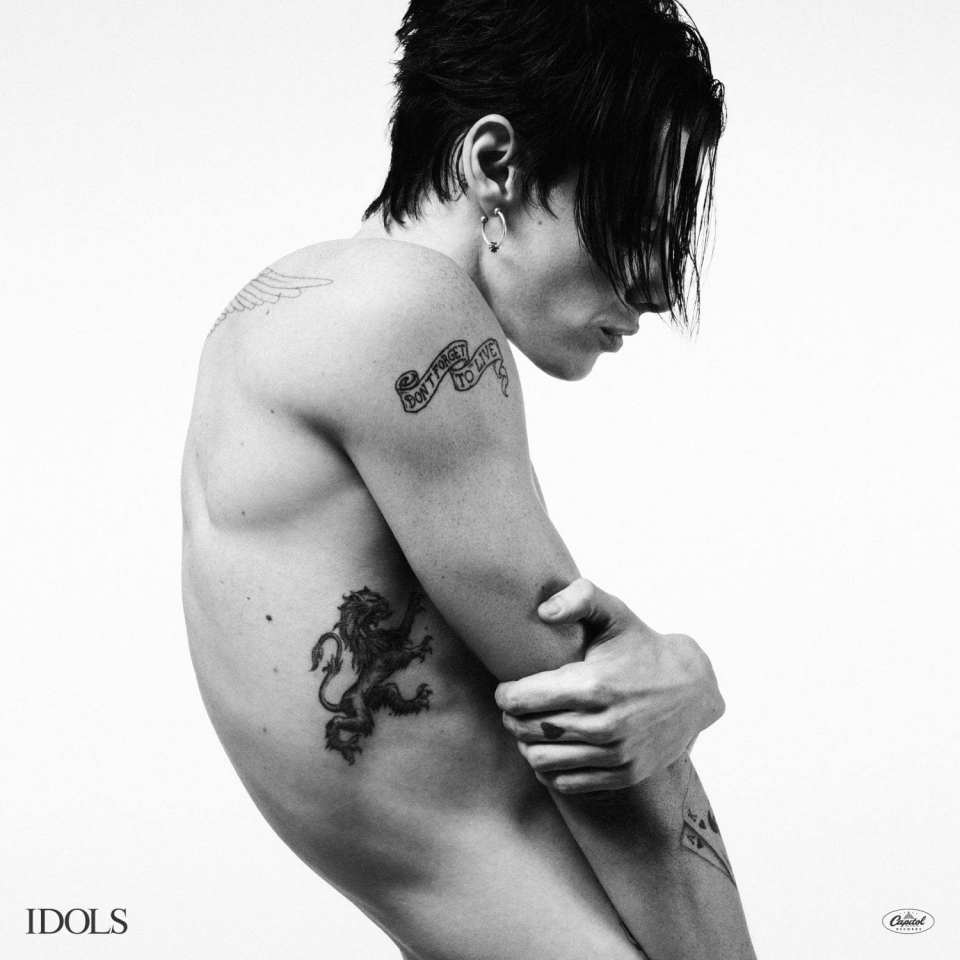 Black and white photo of Yungblud for his album, *Idols*.