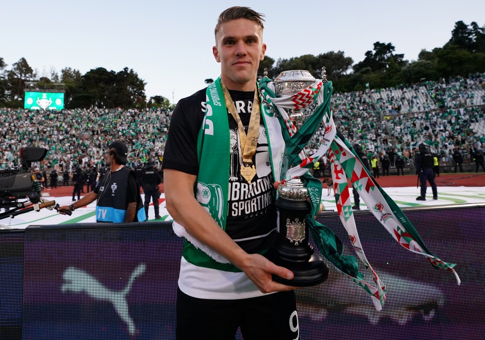 Viktor Gyokeres of Sporting CP holding the Portuguese Cup trophy.
