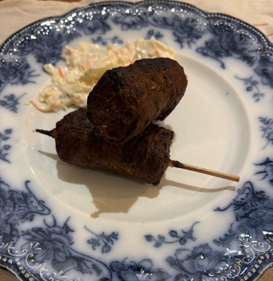 Air-fried BBQ skewers with coleslaw.