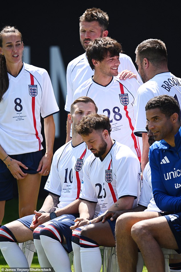 Louis appeared to have a laugh with Alex Brooker while they posed for snaps