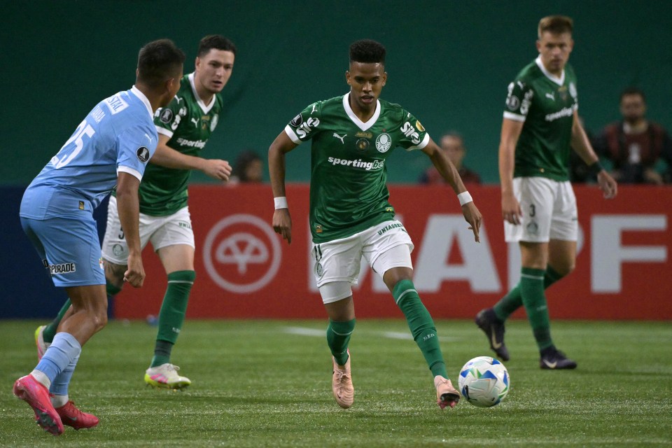 Soccer player #41 Estevao Willian of Palmeiras controls the ball during a Copa Libertadores match.