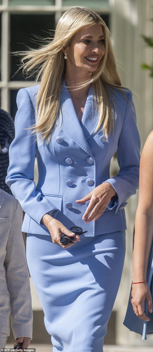 According to Moss , it is also a great way to look 'instantly put together'