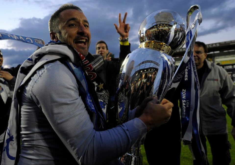 Porto's coach Vitor Pereira holds the trophy after winning the Portuguese league at the end of the football match against Pacos Ferreira at the Mata Real stadium in Pacos Ferreira, on May 19, 2013. FC Porto captured their 27th Portuguese league title on after beating Pacos de Ferreira 2-0. AFP PHOTO/ MIGUEL RIOPA        (Photo credit should read MIGUEL RIOPA/AFP via Getty Images)