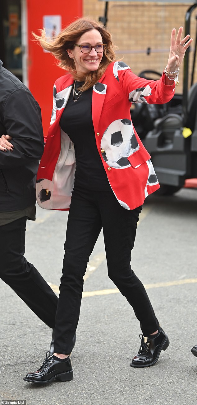 Julia seemed in really high spirits as she arrived at the stadium in Manchester over the weekend, wearing a huge smile