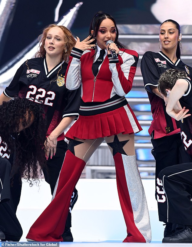 She was joined by a gang of back up dancers as performed for the huge crowd