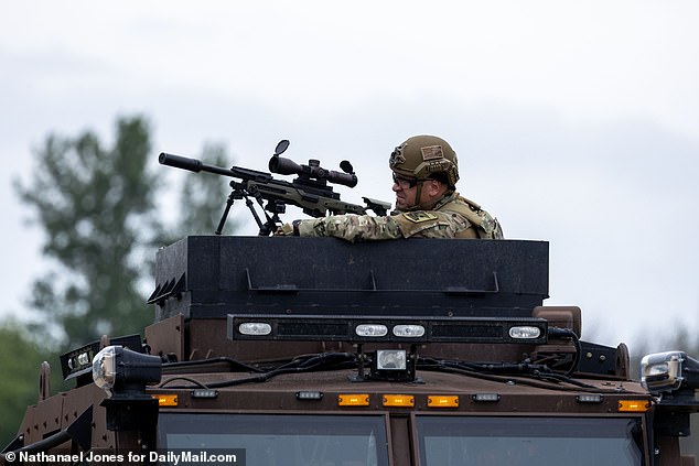 Minnesota State Patrol, SWAT teams, and a US Marshals Fugitive Task Force arrived in a dozen or more vehicles including heavily armored trucks about 11am on Sunday