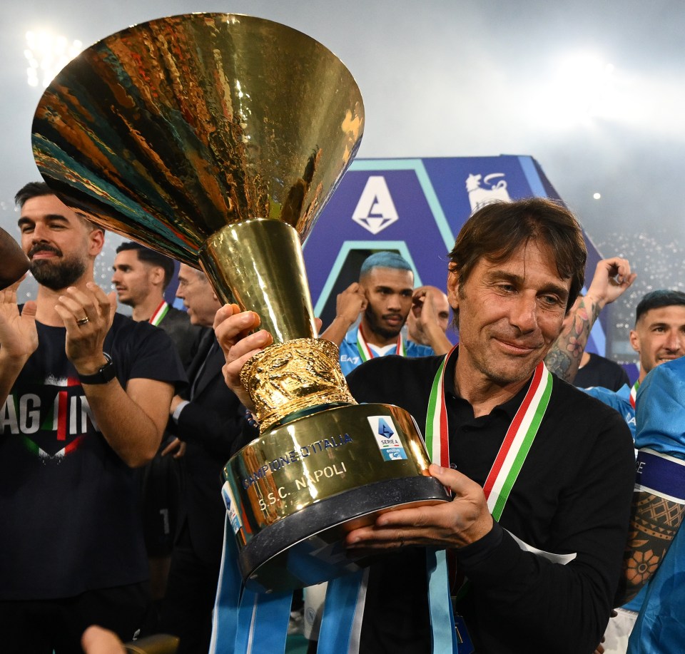 Antonio Conte of Napoli holding the Serie A trophy.