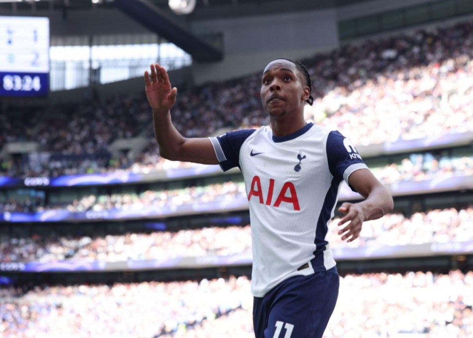 Alamy Live News. 3BDWRNT London, UK. 25th May, 2025. Mathys Tel of Tottenham Hotspur waves to the fans during the Tottenham Hotspur vs Brighton and Hove Albion Premier League match at the Tottenham Hotspur Stadium, London. Picture credit should read: Paul Terry/Sportimage Credit: Sportimage Ltd/Alamy Live News This is an Alamy Live News image and may not be part of your current Alamy deal . If you are unsure, please contact our sales team to check.