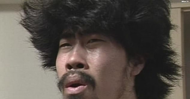 While Nasubi was growing more frail as the days went by, the production team - undoubtedly on Tsuchiya's instructions - was superimposing light-hearted captions, slapstick noises, and suggestive censoring onto footage he didn't know was being aired every night