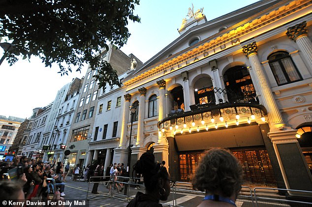 Crowds are now expected to assemble at the spot on Argyll Street at about 9pm every night until the show concludes in September
