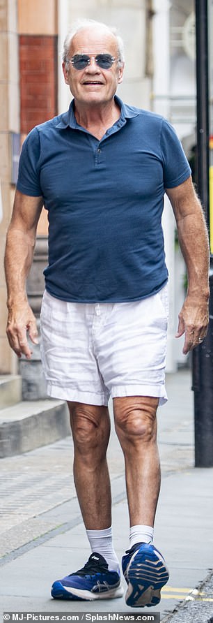 The Frasier alum also donned a blue top and white shorts