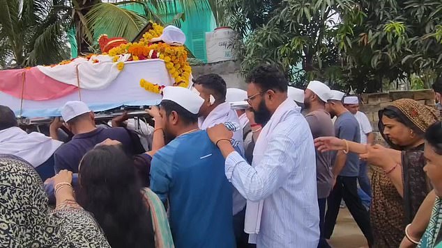 The mourner was then seen supporting Vishwash as he limped on